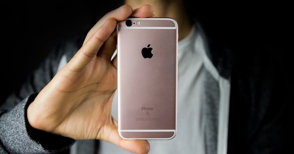 2 mẫu iPhone từng “làm mưa làm gió” tại Việt Nam, cũ nhưng chưa bao giờ hết hot, thế hệ bây giờ làm sao biết!