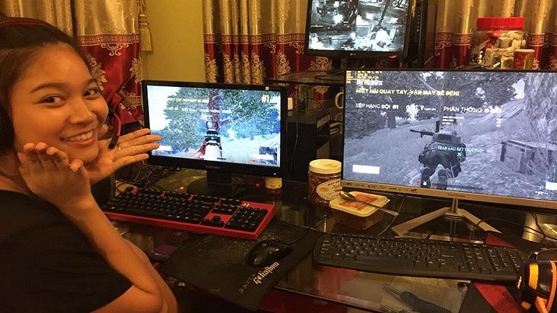 Gamer số hưởng nhất hệ mặt trời, vừa bắn PUBG vừa được ‘gấu’ đứng sau cứu thương