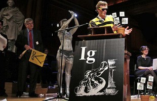 Đến hẹn lại lên: Cùng nhau cười rụng rốn với các nghiên cứu đạt giải Ig Nobel 2020, kèm phần thưởng không thể 