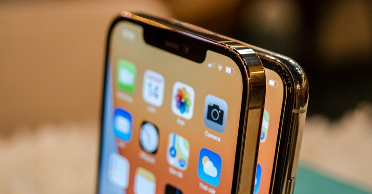 Chọn iPhone 12 hay iPhone XS Max trong tầm giá dưới 9 triệu?