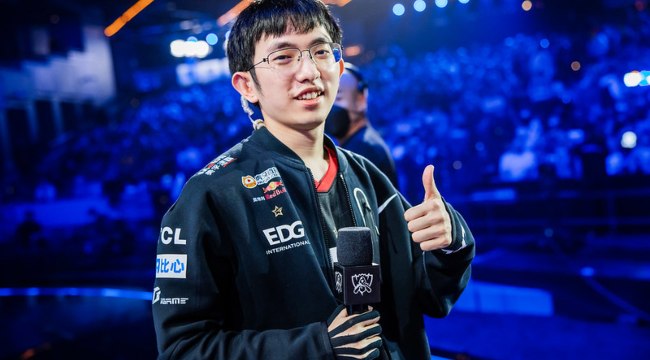 EDG Flandre thừa nhận không quen chơi tướng tank, chỉ ra lý do T1 đang là “super team”