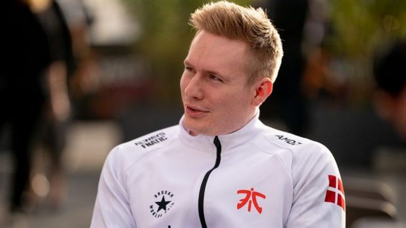 Broxah chỉ trích người hâm mộ Fnatic vì đã coi thường các game thủ sau thất bại tại Giải thế giới