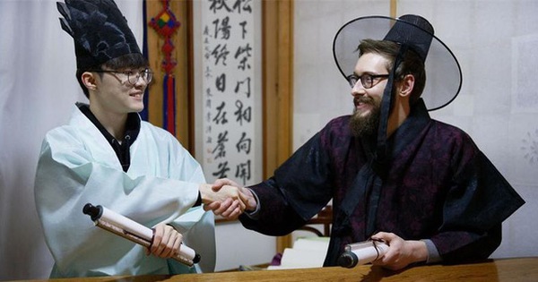 Faker rủ phiên bản phương Tây của mình diện Hanbok đón năm mới sớm