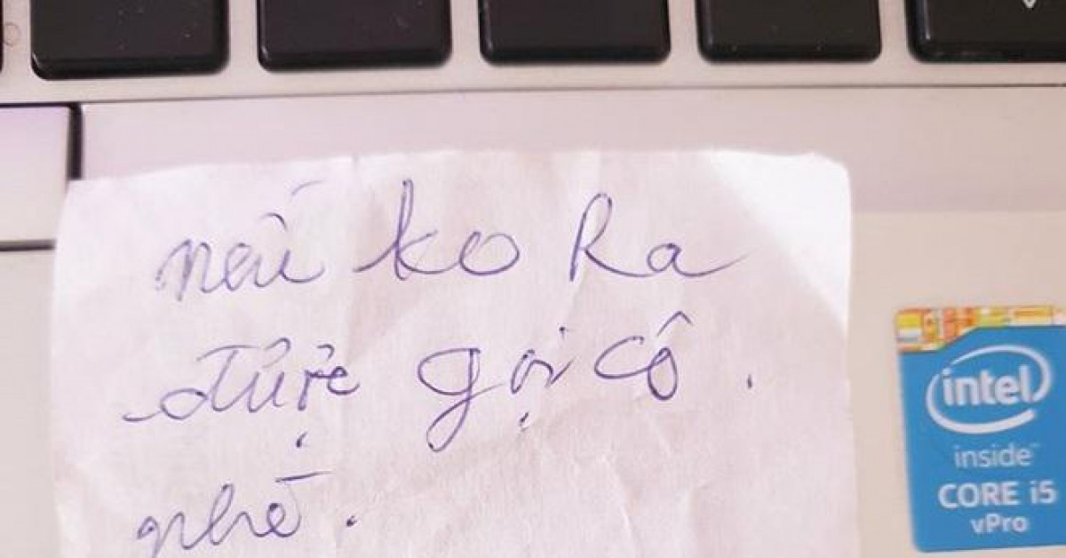 Bị ô tô đỗ chắn lối, nhưng nữ tài xế vẫn vui vẻ chỉ vì hành động nhỏ này