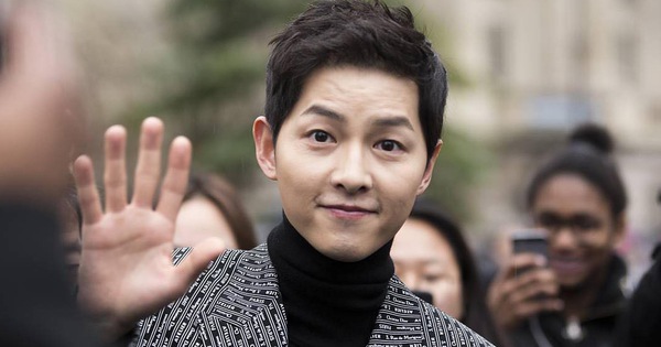 Song Joong Ki dừng quay phim tại Colombia, cùng ekip khủng gấp rút về Hàn cuối tuần này vì đại dịch COVID-19