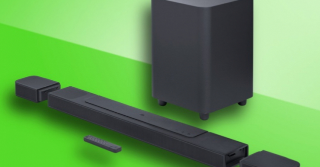 JBL tung soundbar hỗ trợ 3D và Dolby Atmos, kèm loa vệ tinh không dây