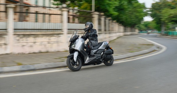 Tay ga đường dài Yamaha XMAX 300 - Lựa chọn thực tế cho người sống xa trung tâm