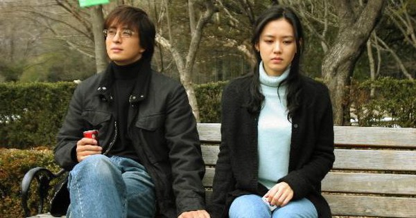Son Ye Jin từng có cảnh nóng đầy mỹ cảm với Bae Yong Joon, nội dung phim ngang trái tới giờ vẫn thấy sai
