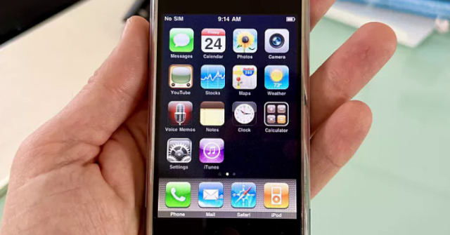 Chiếc iPhone đầu tiên nguyên bản phá kỷ lục đấu giá