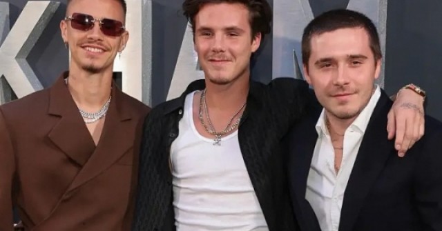 Vợ chồng Brooklyn Beckham 'bị hai em trai chặn tài khoản'