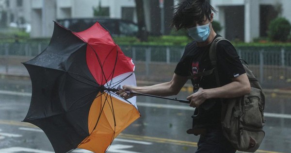 Bão Wipha đã tấn công Hong Kong (Trung Quốc): Sức gió tới hơn 167km/h, mưa lớn càn quét