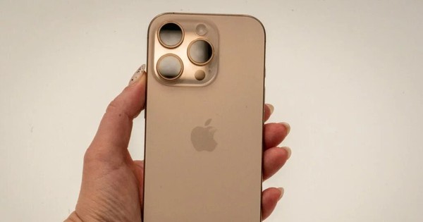 iPhone 16 xách tay chỉ chênh chính hãng 1-2 triệu đồng, dân buôn iPhone xách tay "khó sống"