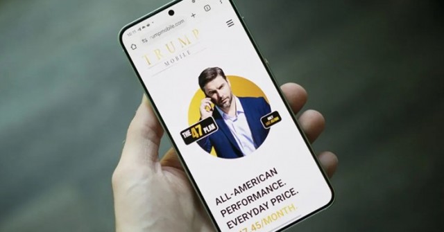 Đặt mua điện thoại nhà ông Trump và cái kết sau ba tháng