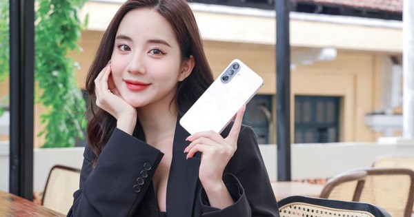 Hết đóng vai quân sư, Gemini Live trên Galaxy A56 5G nay còn truyền cảm hứng cho Gen Z lên mood công việc