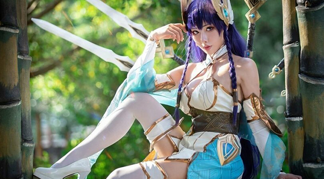 LMHT: Say đắm với vẻ ngọt ngào của cosplay Irelia Thánh Kiếm