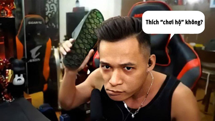 “Chơi hộ” streamer và tuyển thủ chuyên nghiệp, vấn đề muôn thuở tại kênh chat