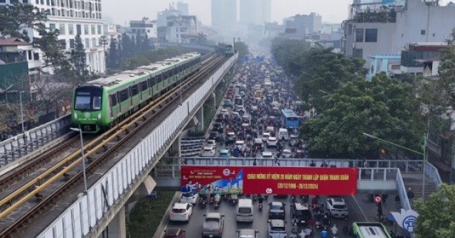 Gia đình tiết kiệm hơn 15 triệu mỗi tháng nhờ metro