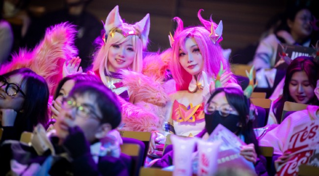 Đại hội cosplay xuất hiện ở LPL, tuyển thủ và fan có một ngày mãn nhãn