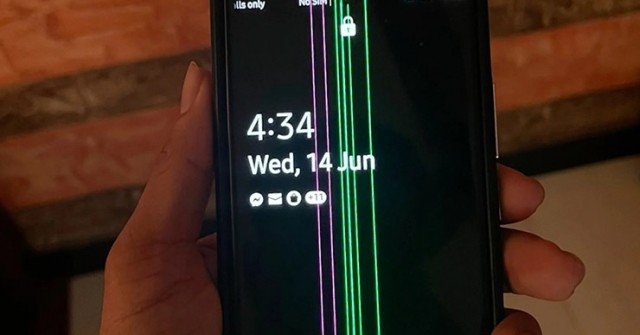 Người dùng smartphone Galaxy bị lỗi sọc xanh cần làm ngay điều này