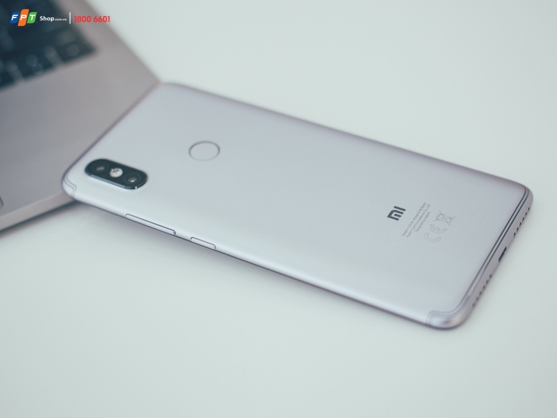 FPT Shop độc quyền bán Xiaomi Redmi S2: điện thoại camera kép, giá 3,99 triệu đồng