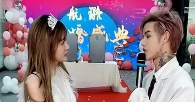 Hot boy livestream cầu hôn bạn gái, bất ngờ bị cấm hoạt động 630 năm