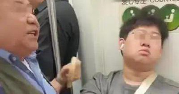 Xôn xao vụ việc thanh niên không nhường chỗ cho cụ già 83 tuổi trên tàu điện ở Trung Quốc: Ông lão mới là người bị bạo lực mạng
