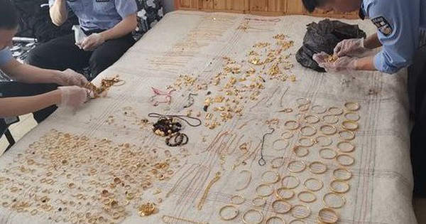Phát hiện gần 5kg vàng trị giá 5,7 tỷ đồng bên trong bức tường một căn nhà thuê