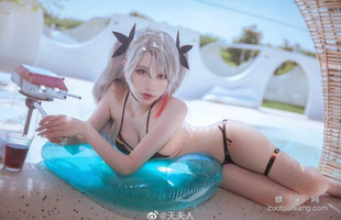 Ngắm mỹ nhân Azur Lane diện bikini khoe dáng nuột nà bên bể bơi để xua bớt cái nóng của ngày 