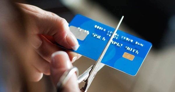 Một ngân hàng lớn thông báo thu thêm phí hủy thẻ trong trường hợp sau