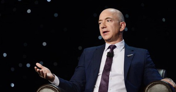 Tỷ phú Jeff Bezos của Amazon lập kỷ lục mới, kiếm 13 tỷ USD⁄ngày