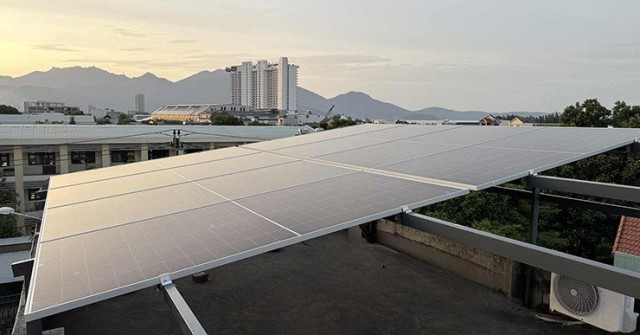 Cái giá phải trả đối với các tấm pin mặt trời “chất lượng cao”