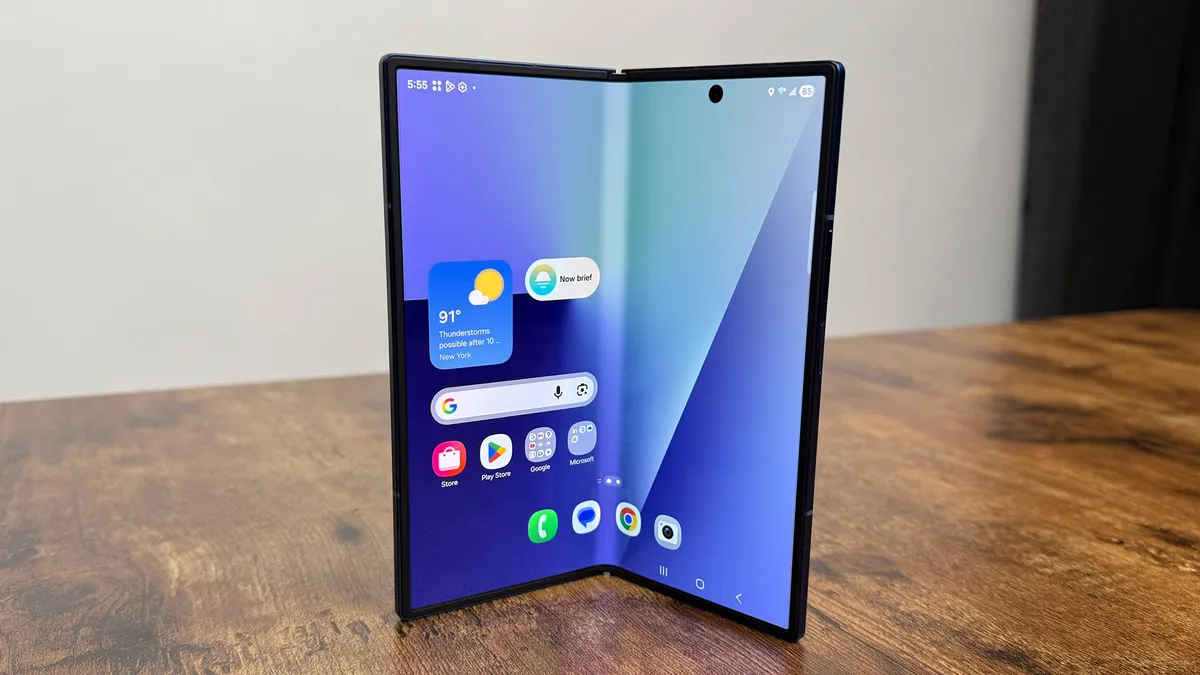 iPhone gập lộ thêm thông tin về giá bán và thông số quan trọng