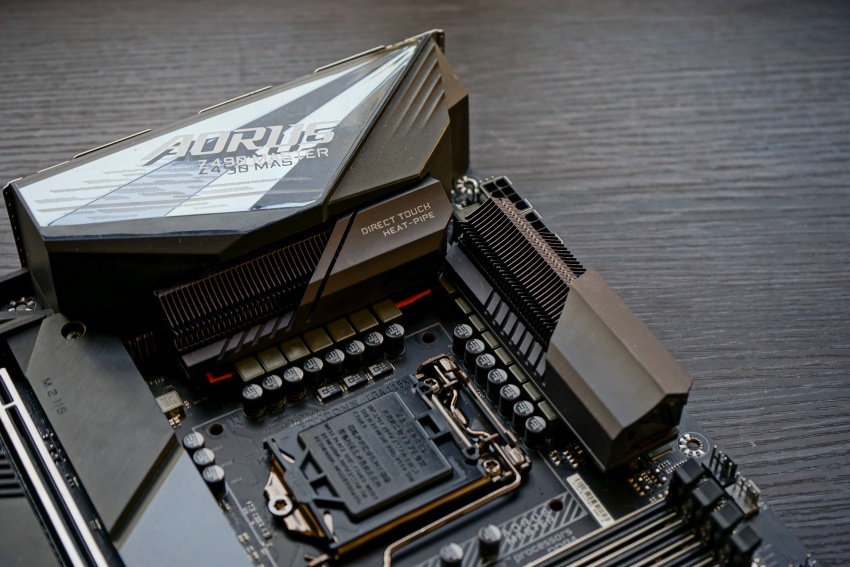 Z490 Aorus Master, bo mạch chủ 