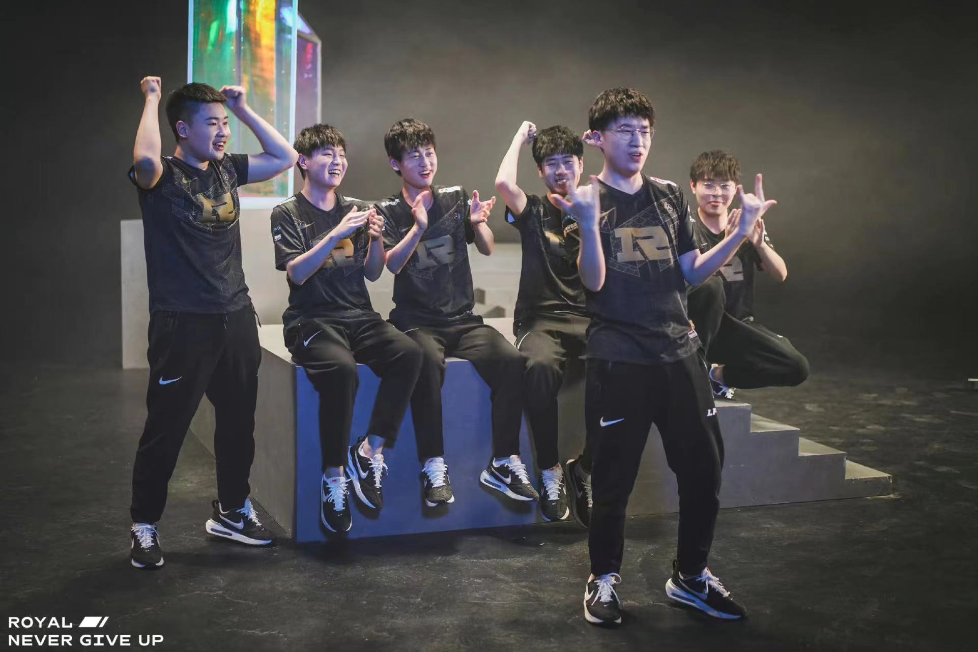 Bị EDG loại sớm ở playoffs LPL Mùa Hè 2022, RNG vẫn dự CKTG 2022 mà không cần đấu thêm nếu…