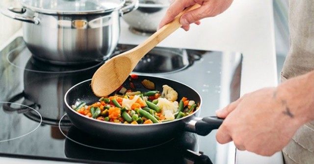 Các chuyên gia ẩm thực vạch rõ loạt lý do nên chuyển sang bếp từ