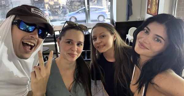 Hẹn hò kiểu tỷ phú: Kylie Jenner bay 12 tiếng để gặp Timothée Chalamet chỉ vì quá nhớ bạn trai!