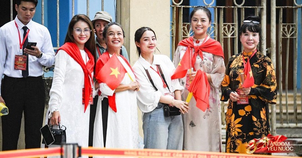 Full bộ hình dàn sao tổng hợp luyện diễu hành tại Ba Đình: Mỹ nam Vbiz nổi bần bật giữa phố, NSND Lê Khanh - Lan Hương diện áo dài đầy tự hào!