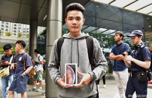 Fanboy Apple từ Việt Nam xếp hàng 24 tiếng để mua iPhone XS lên báo nước ngoài: 