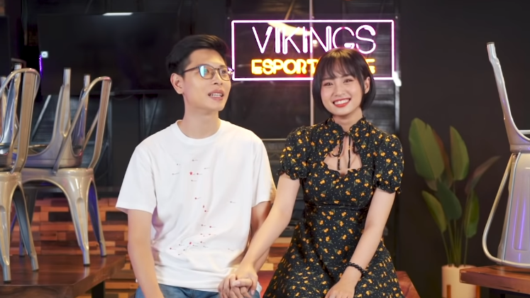 MC Minh Nghi và BLV Bomman xác nhận yêu nhau bằng clip Q&A rất tình cảm