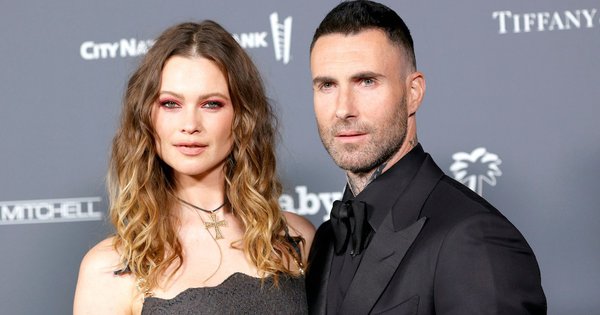 Vợ Adam Levine vẫn tận tâm với gia đình sau tin chồng ngoại tình