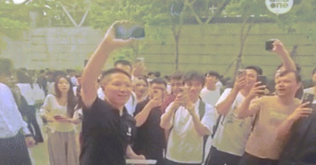 Video “tổng tài” thả rơi iPhone 17 mới mua để thử độ bền, kết quả rất bất ngờ
