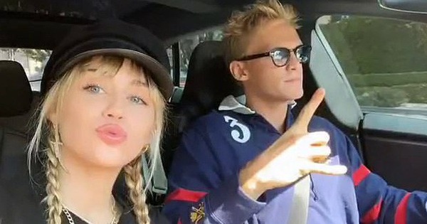 Ly dị Liam và chia tay bạn gái, Miley Cyrus vừa quyết định dọn về sống chung với tình trẻ sau 1 tháng hẹn hò