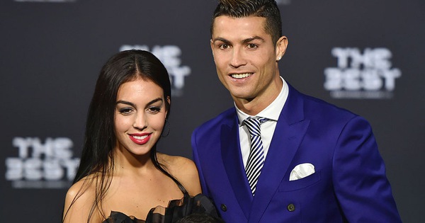 Sau 3 năm hẹn hò rồi sinh con, Ronaldo và bạn gái nóng bỏng cuối cùng đã tổ chức đám cưới bí mật?