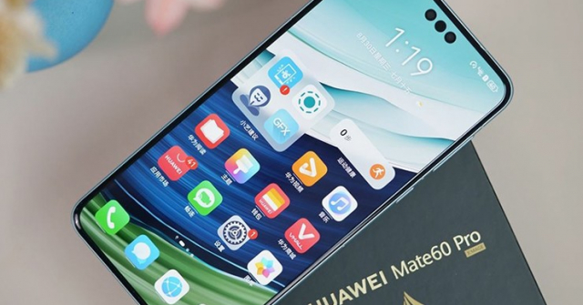 Huawei Mate 60 Pro+ cho iPhone 15 Pro Max “hít khói”