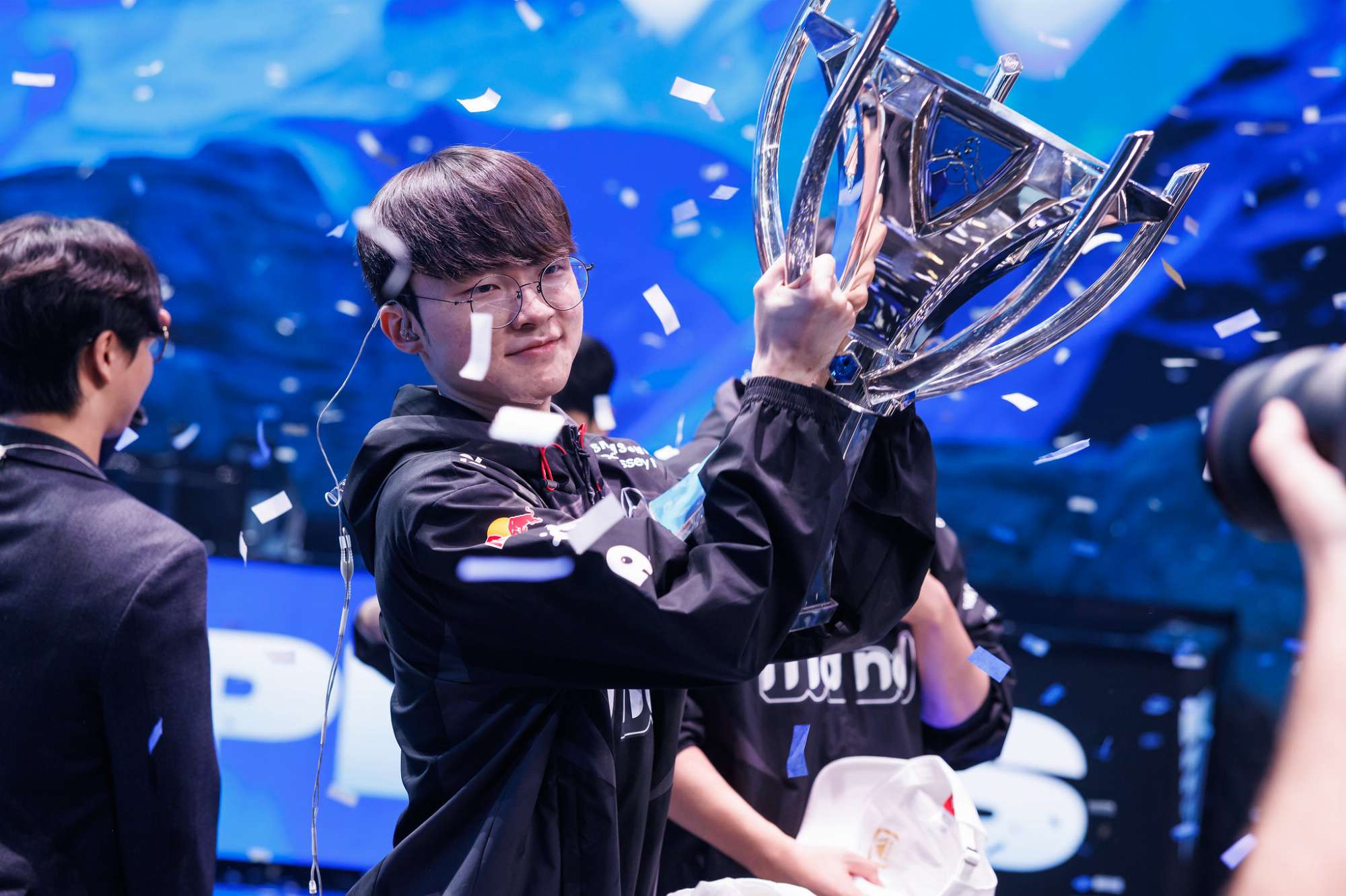 Faker: ‘Tôi sẽ tiếp tục thi đấu cho T1 và không có kế hoạch giải nghệ’