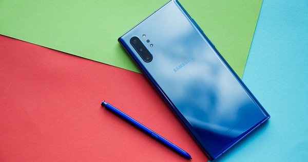 Cảm nhận màu mới trên Galaxy Note10+ Aura Blue: Không theo xu hướng chuyển màu, càng ra nắng càng thấy đẹp hơn