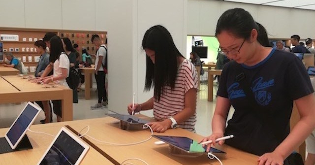 Đua nhau mở cửa hàng chuyên bán sản phẩm Apple tại Việt Nam