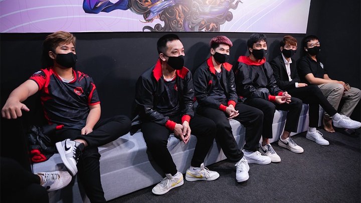 HQ Esports Liên Quân nhận án phạt vì sử dụng tuyển thủ chưa đủ 18 tuổi