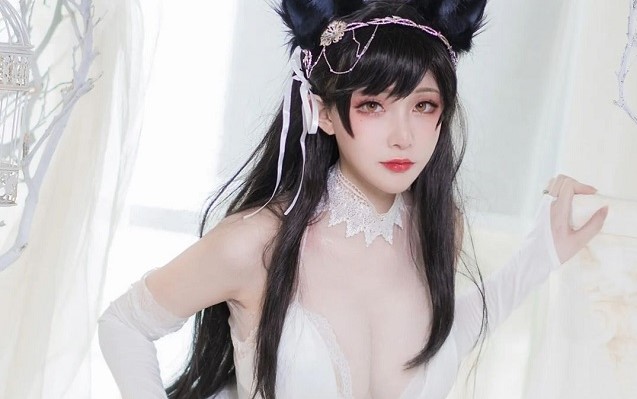 Nữ hot girl Trung Quốc cosplay Atago cực kỳ quyến rũ làm fan 