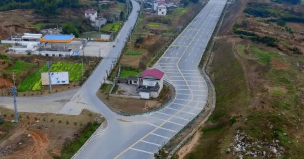 Chủ căn nhà 1.000 m² không chịu di dời dù được bồi thường hơn 5,8 tỷ đồng, tuyên bố: “Chúng tôi muốn số tiền bồi thường cao gấp đôi”